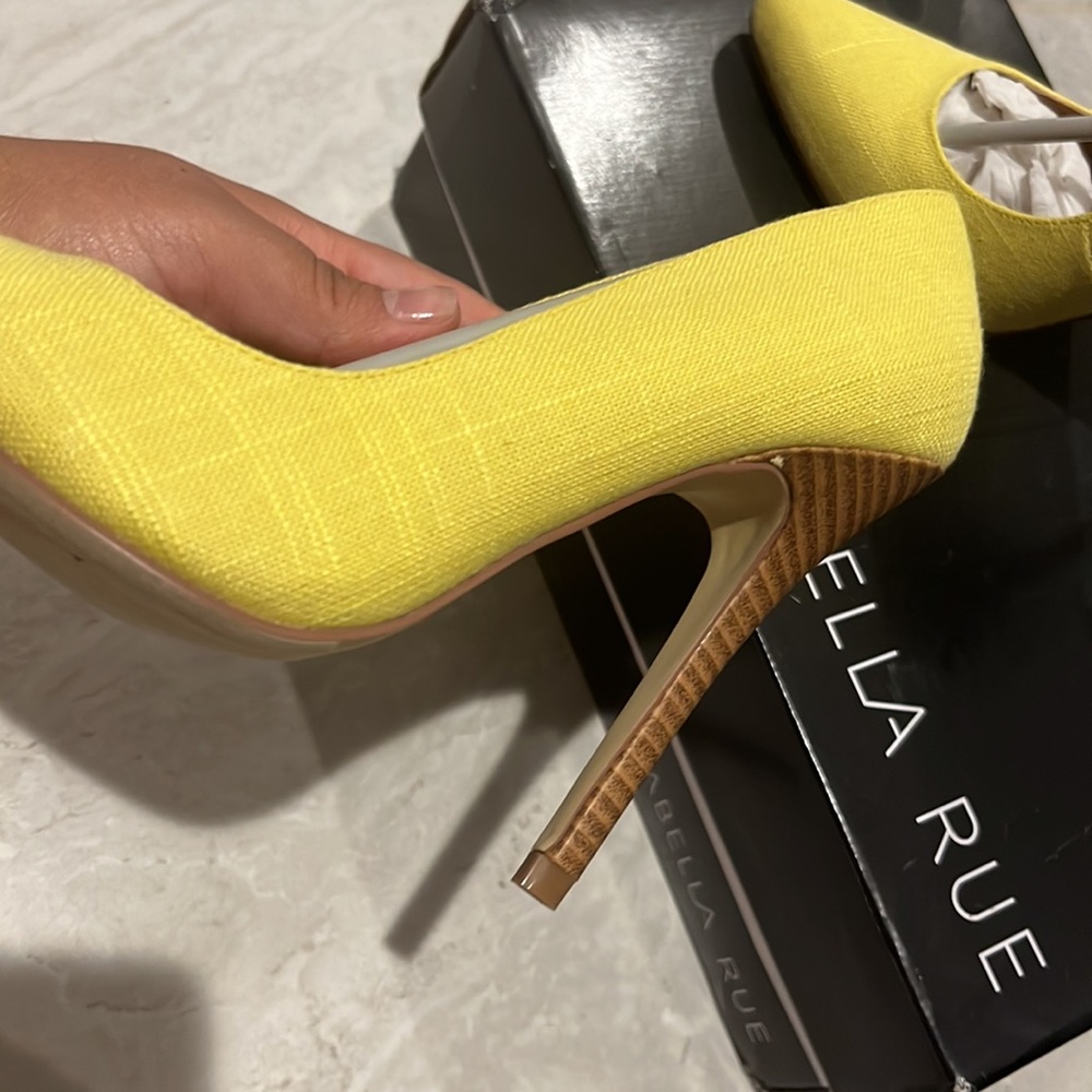Yellow Heels. - Picture 3 of 4